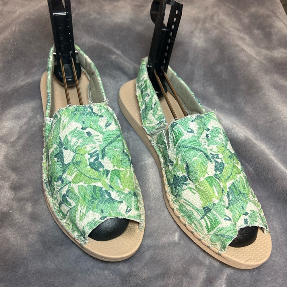REEF sandals